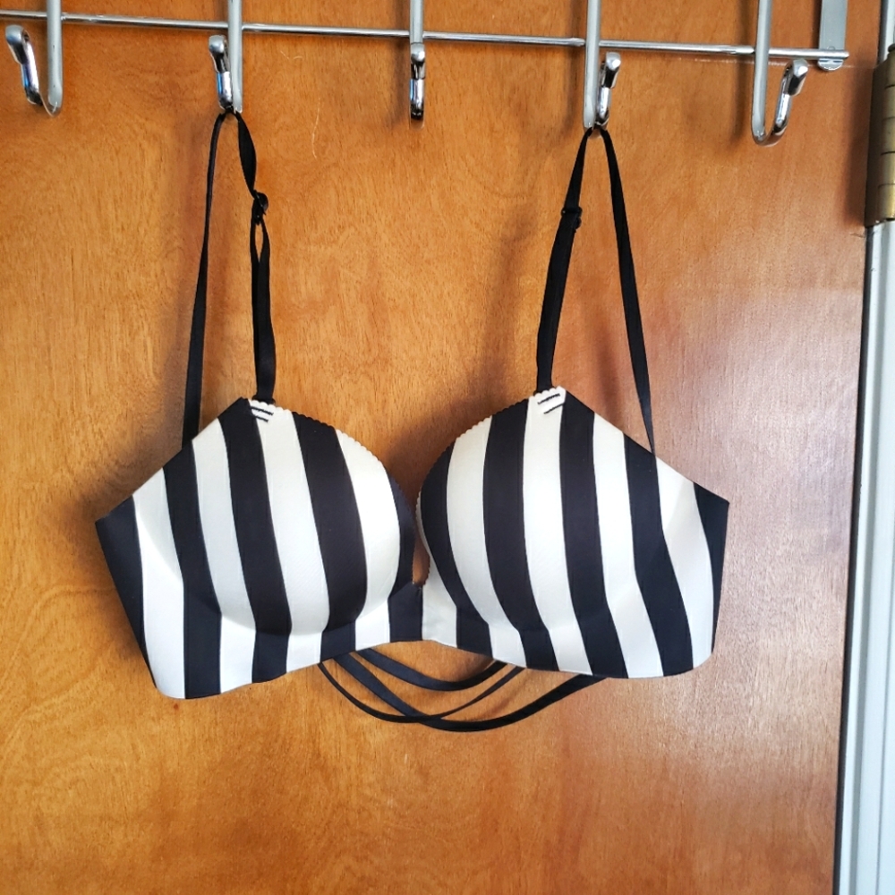 Romwe bra size Small